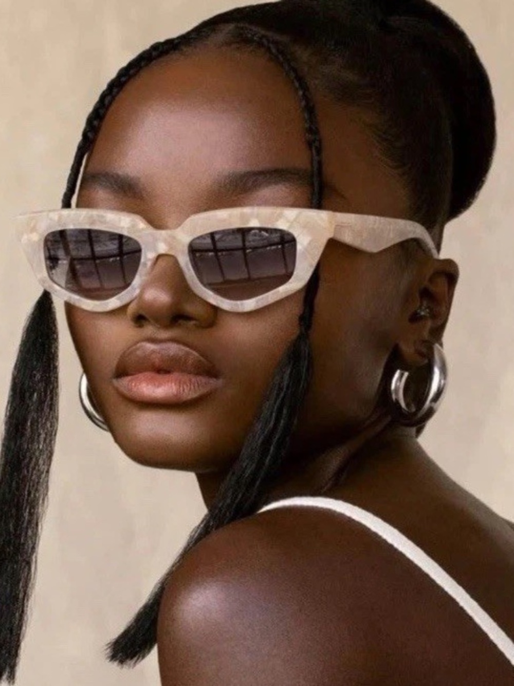 DEZI Sunglasses - On Read - Limestone/Smoke Faded